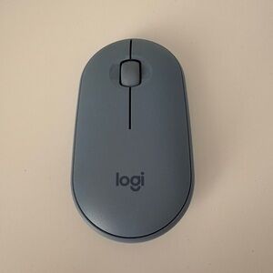Logitech Pebble M350 Wireless Mouse in Blue Excellent condition